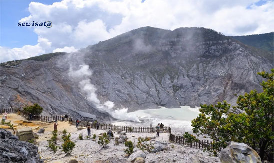 Udara Sejuk dan Lanskap Fotogenik gunung tangkuban perahu